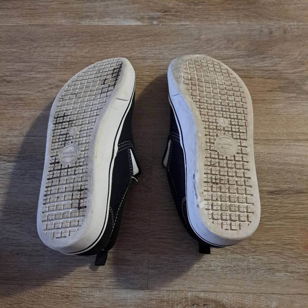 Wonder Nation Black Slip-On Sneakers Kids Shoes Size 4